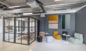 Ile m² na pracownika? Sprawdź normy BHP i przepisy