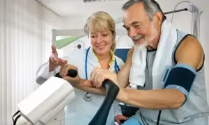 Zwolnienie pracownika na zasiłku rehabilitacyjnym kiedy jest możliwe?