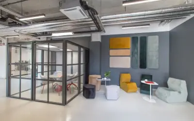 Ile m² na pracownika? Sprawdź normy BHP i przepisy